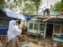 Rumah Dibedah Semen Padang, Marlis Berurai Air Mata