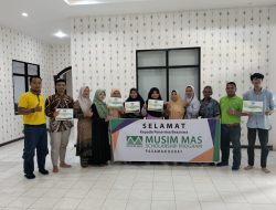 PT Agrowiratama Berikan Beasiswa pada Enam Mahasiswa Asal Pasaman Barat.