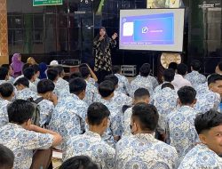 Gelar Kelas Cek Fakta, Mafindo Padang Gandeng SMK Muhammadiyah 1 Padang