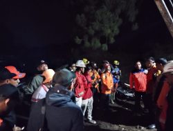 35 Pendaki Gunung Marapi Masih Terjebak