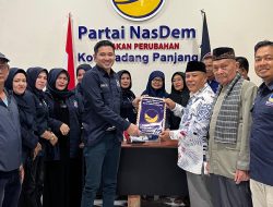 Owner Arafah Group Drs.Erwan Yunus,MM Kembalikan Berkas ke NasDem