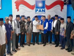 Diantar Ninik Mamak, Novi Hendri Kembalikan Formulir Pendaftaran ke PAN