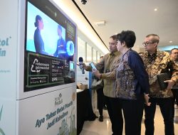 PLN Sediakan Mesin Penampung Botol Plastik dan Baju Bekas di Lingkungan Kantor