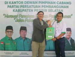 Pilkada Pessel, Ketua DPC PPP Serahkan Rekomendasi untuk Hendrajoni