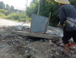 Tak Kunjung Diperhatikan, Warga Perbaiki Sendiri Gorong-gorong yang Rusak