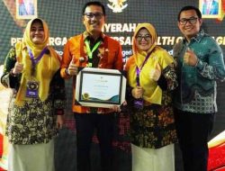 Realisasi Jamkesda 100 Persen, Bupati Solok Selatan Raih UHC Award 2024