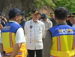 Tinjau Akses Jalan ke Pelabuhan Teluk Tapang, Mahyeldi : Sudah Rampung 17,87 dari Total 23,47 Kilometer