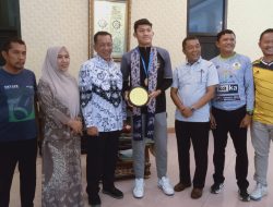 Pulang Kampung, Kiper Timnas U-19 Langsung Disambut Bupati Pesisir Selatan