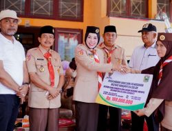 Lantik Kwaran 017 Hiliran Gumanti, Ny. Emiko Epyardi Asda Bantu Siswa Kurang Mampu