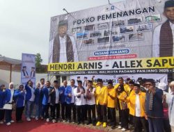 Diantar Ribuan Pendukung, Pasangan Hendri Arnis- Allex Saputra Mendaftar ke KPU