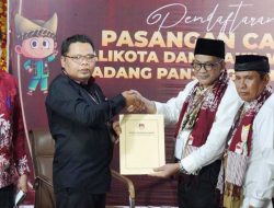 Pasangan Drs. Nasrul dan Drs. Eri Dt. Majo Endah Mendaftar ke KPU Padangpanjang 