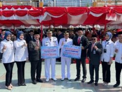 HUT-RI ke 79, Bank Nagari Serahkan Deviden dan CSR Pendidikan
