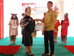Nagari Alam Pauh Duo Gelar Lomba Baju Kuruang Basiba