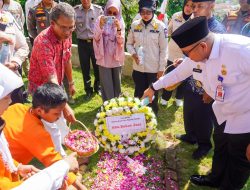 Pj Walikota Padang Ziarahi Makam Mantan Walikota Padang Pertama
