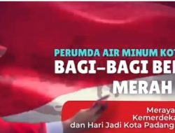 Peringati HUT RI dan HUT Kota Padang, Perumda AM Padang Bagi-bagi Bendera Merah Putih