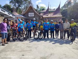 Kunjungi Mahasiswa KKN, Dosen Unand Gunakan Sepeda Gunung