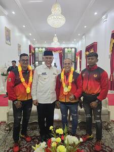 Raih Emas Perdana Sumbar, Iwan Samurai Disambut Bak Pahlawan