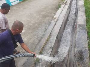 Antisipasi Banjir, Personil DLH Bersihkan Sediman Drainase