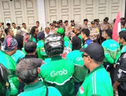 Dipotong Sepihak, Puluhan Driver Ojol Seruduk Kantor Grab