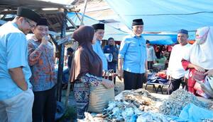 Pedagang Pasar Batang Kapas Curhat ke Mahyeldi