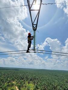 Perkuat Sistem Kelistrikan Kalteng-Kalbar, PLN Tuntaskan Pembangunan SUTT 150 kV Kendawangan-Sukamara