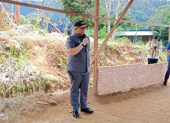 Pj Wako Padang Andree Algamar saat memberikan sambutan.