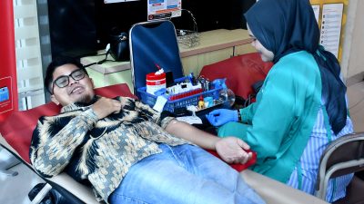 Aksi donor darah Perumda AM Padang.