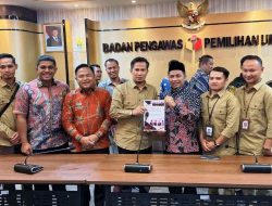 Bawaslu Solok Selatan Serahkan Laporan ke Bawaslu RI
