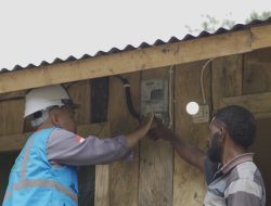 Lima Tahun Bergulir, Program Light p The Dream Donasi Pegawai PLN Nyalakan 29.109 Listrik Gratis untuk Keluarga Pra Sejahtera