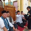 Tampil Memukau, Hafiz Quran Cilik Terima Reward Uang dari Ketua DPRD