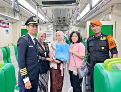 KAI Divre II Sumbar Rayakan Hari Kartini dengan Bagi-Bagi Souvenir dan Kebaya di Stasiun