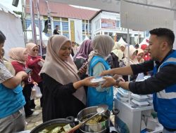 Solok Maimbau”, PLN Kayu Aro Meriahkan dengan Bagikan Paket Makanan Gratis dan Promosikan PLN Mobile