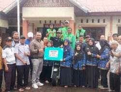 Tangani Sampah Warga, Yusri Latif Serahkan Bantuan Betor ke LPS Koto Lua