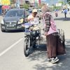 Semangat Kartini, YBM dan Srikandi PLN UP3 Payakumbuh Hadirkan Senyuman Lewat Berbagi Makanan Gratis