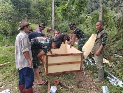 Tim Satgas TMMD Kodim 0306 Bersama Warga Buat Saluran Air 
