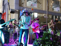 Libur Panjang, Pengunjung Pasar Padangpanjang Dihibur Live Music