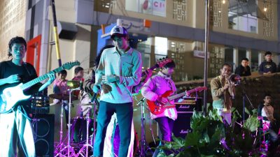 Libur Panjang, Pengunjung Pasar Padangpanjang Dihibur Live Music