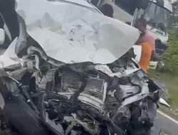 Tronton vs Minibus, Dua Orang Meninggal Dunia