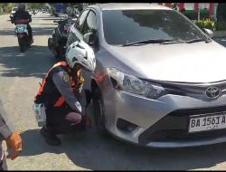 Dishub Padang Tertibkan Kendaraan Parkir Sembarangan di sepanjang Jalan Khatib Sulaiman