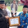 Kepsek MAN 1 Solok Selatan Terima Penghargaan Gubernur Sumbar