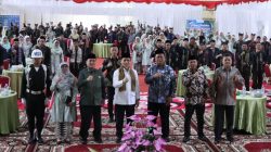 Civitas Akademika UIN Bukittinggi saat menyambut kedatangan Wakil Menteri Agama Muhammad Syafi'i
