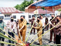 Kejari Pariaman Musnahkan Barang Bukti 111 Perkara