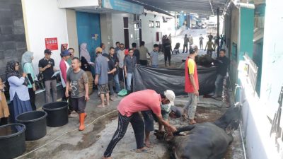 Semangat Berbagi di Hari Raya Idul Adha, PLN UID Sumatera Barat Salurkan Daging Kurban ke Masyarakat