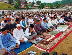 Ribuan Kaum Muslimin Salat Id di Lapangan Ombilin Sawahlunto
