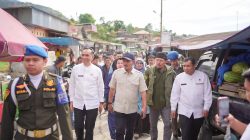 Kunjungan Bupati Solok Jon Firman Pandu ke pasar Nagari Bukit Sileh.
