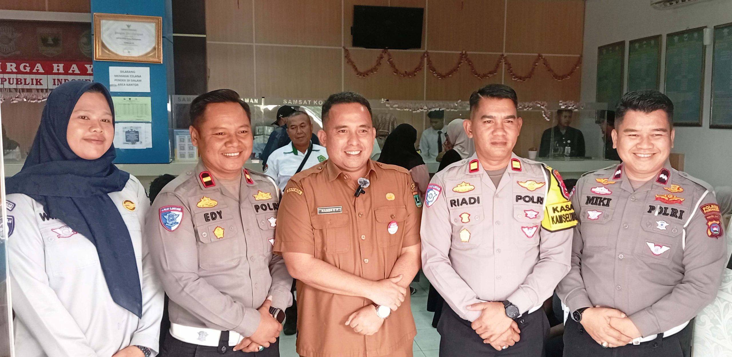 Kepala UPTD PPD Kota Pariaman Nanda Edya Putra bersama Kasat Lantas Polres Pariaman IPTU. Abdullah Riadi dan jajaran.
