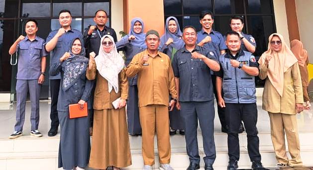 Ketua Bawaslu Solok Selatan Zul Nasri, S.Sos,C.Med,anggota Bawaslu Nila Puspita,S.Pd,M.AP,C.Med Koordinator Sekretariat Samsul Kamal, S.M bersama Sekretaris Dinas Perpustakaan dan Arsip Defrianti kabid Ridwan