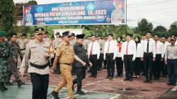 Kapolres Solok Selatan AKBP. Muhammad Faisal Perdana, S.IK, Bupati Solok Selatan H Khairunas, Ketua DPRD Solok Selatan Martius saat pemeriksaan pasukan Operasi Patuh Singgalang 2025.