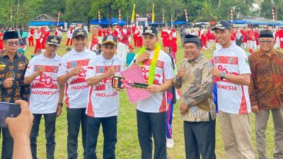 Wakil Bupati Limapuluh Kota Ahlul Badrito Resha saat menghadiri rangkaian Peringatan HUT-RI ke 80 di Lapangan Sepak Bola Nagari Sialang Kecamatan Kapur IX, Sabtu  (12/07/2025).