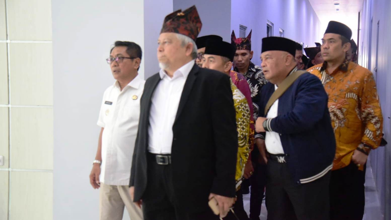 Bupati Padangpariaman John Kenedy Azis saat menerima kunjungan Komisi VIII DPR RI yang dipimpin Wakil Ketua Komisi, H. Ansory Siregar, Jum’at (11/07/2025).
